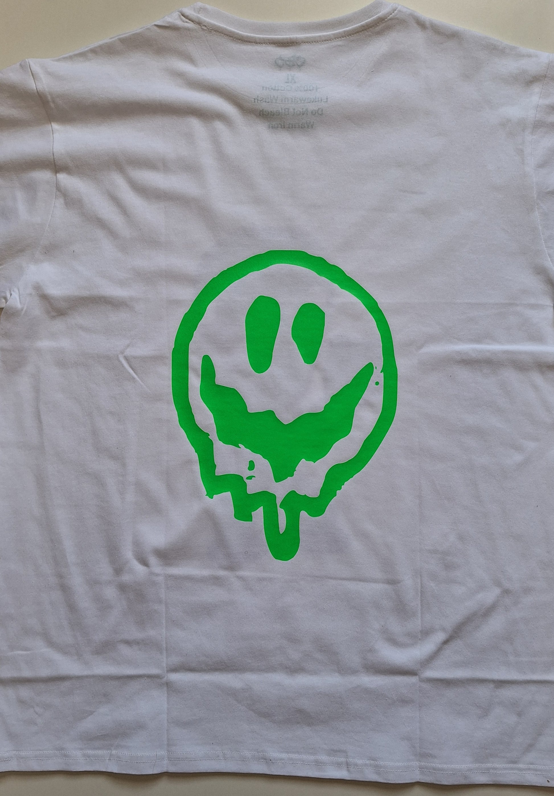 “Stay Wavy” Alien Graphic Tee – White Edition 👽 - Catch Body Customs